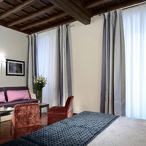 3* Affittacamere Frattina 122